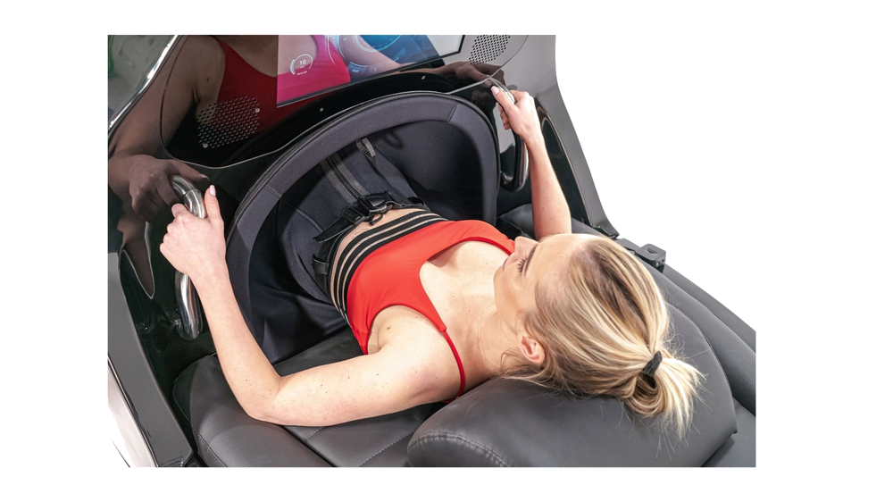 Mujer durante sesión INFRABIKE® — resultados probados: quema calorías, detox, antienvejecimiento